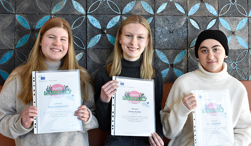 Selma, Emma och Sara från Gislaveds gymnasium