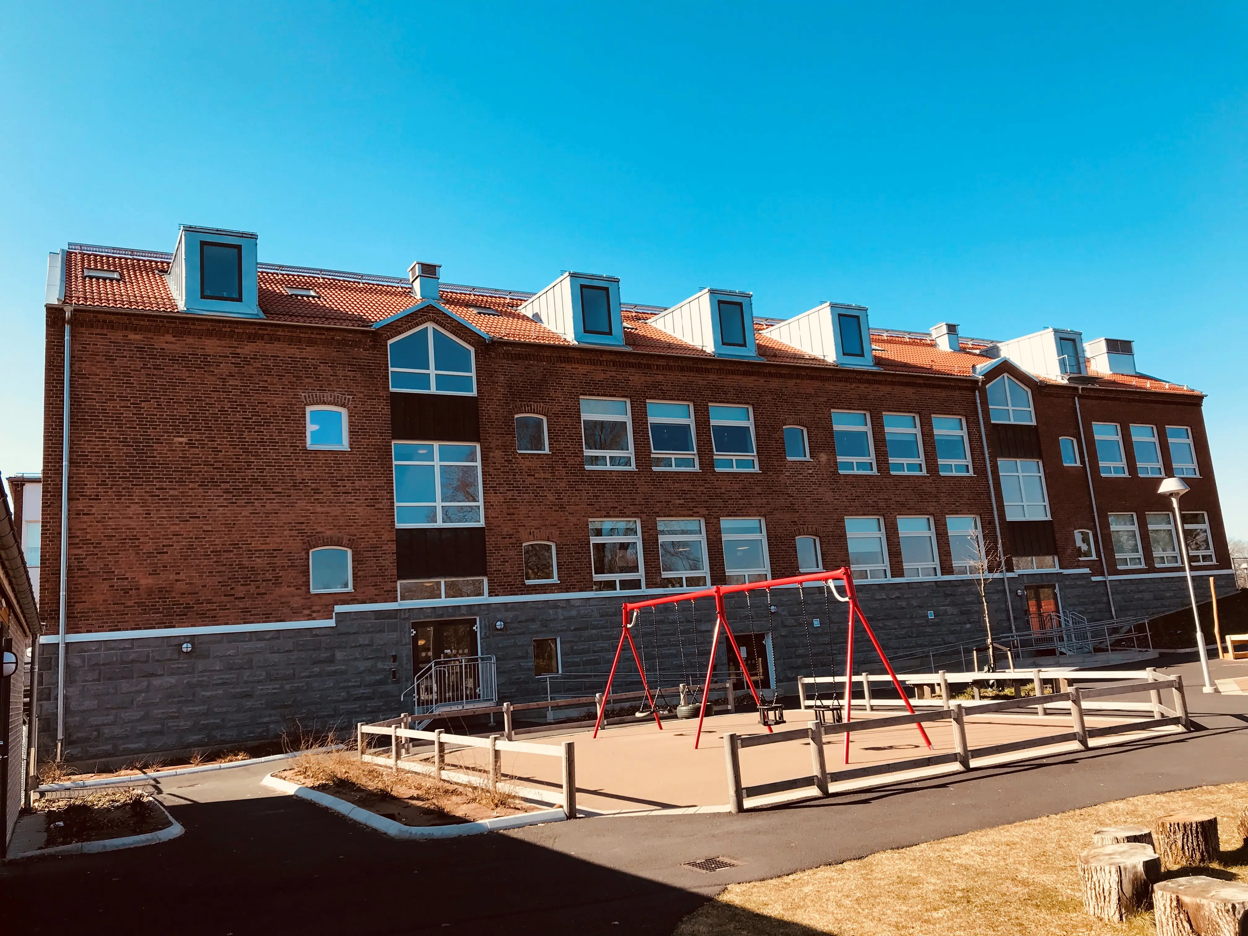 Kastanjens förskola, utegård och lekplats