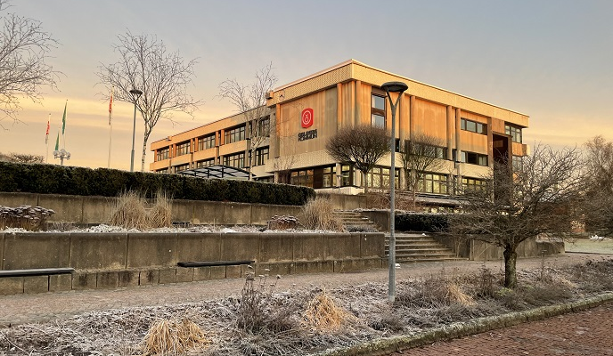 Kommunhuset en tidig vintermorgon