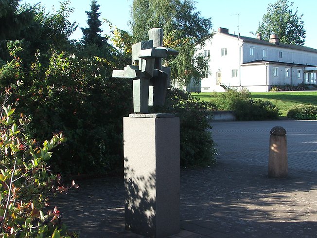 skulptur utomhus i sten