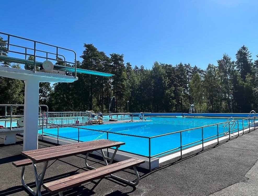 Hörsöbadet, utomhusbad. Hopptorn och bassäng